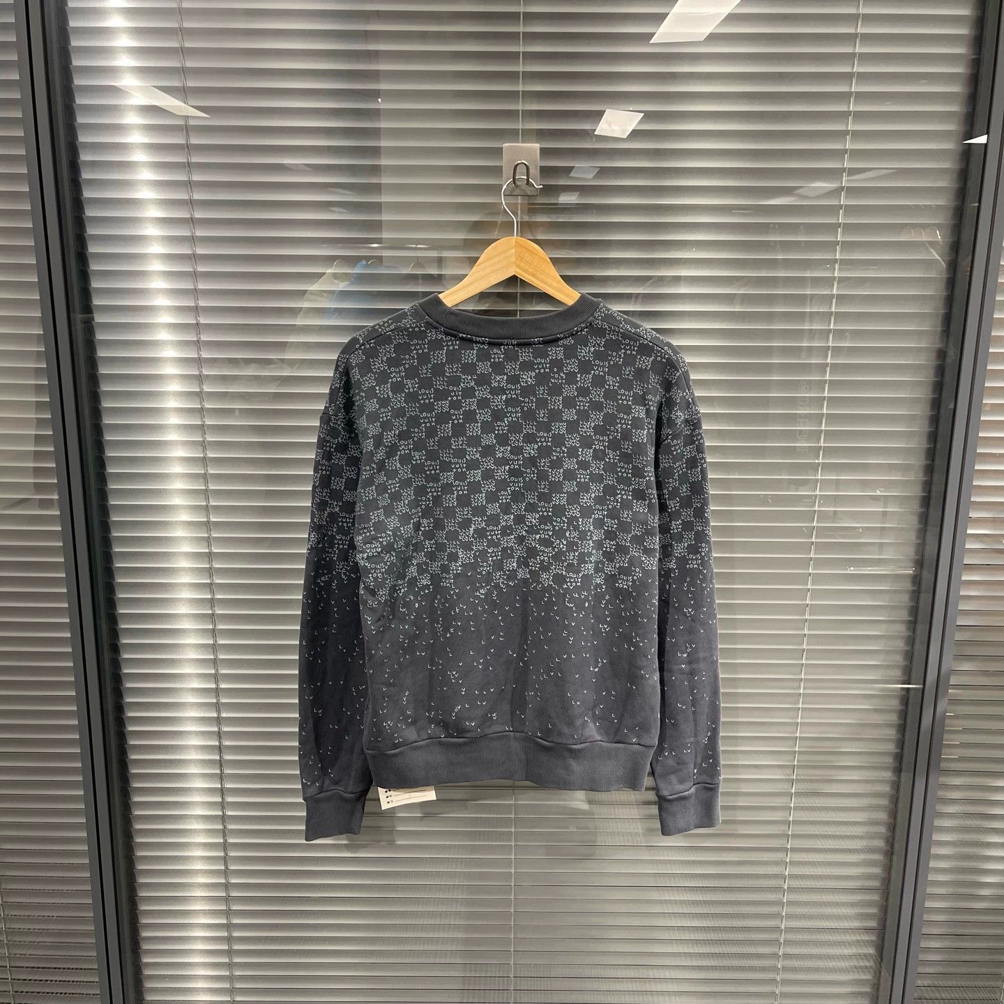 Louis Vuitton Louis Vuitton Damier Gradient Paper Plane Sweatshirt S Size US S / EU 44-46 / 1 - 2 Thumbnail