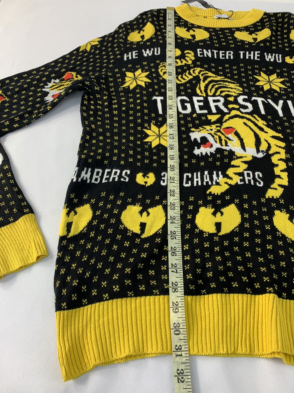 Hypebeast Hype Wu Tang 36 Chamber Tiger Knit Crewneck Hulu Sweater Size US XXL / EU 58 / 5 - 9 Thumbnail