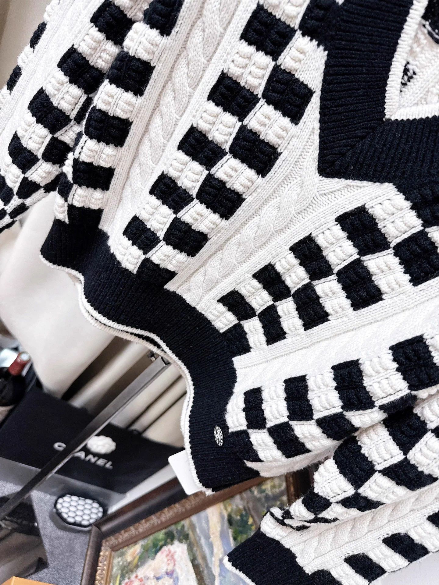 Chanel Chanel 23C B&W V-neck Mosaic Racing Check Pullover 36 Size XS / US 0-2 / IT 36-38 - 3 Thumbnail