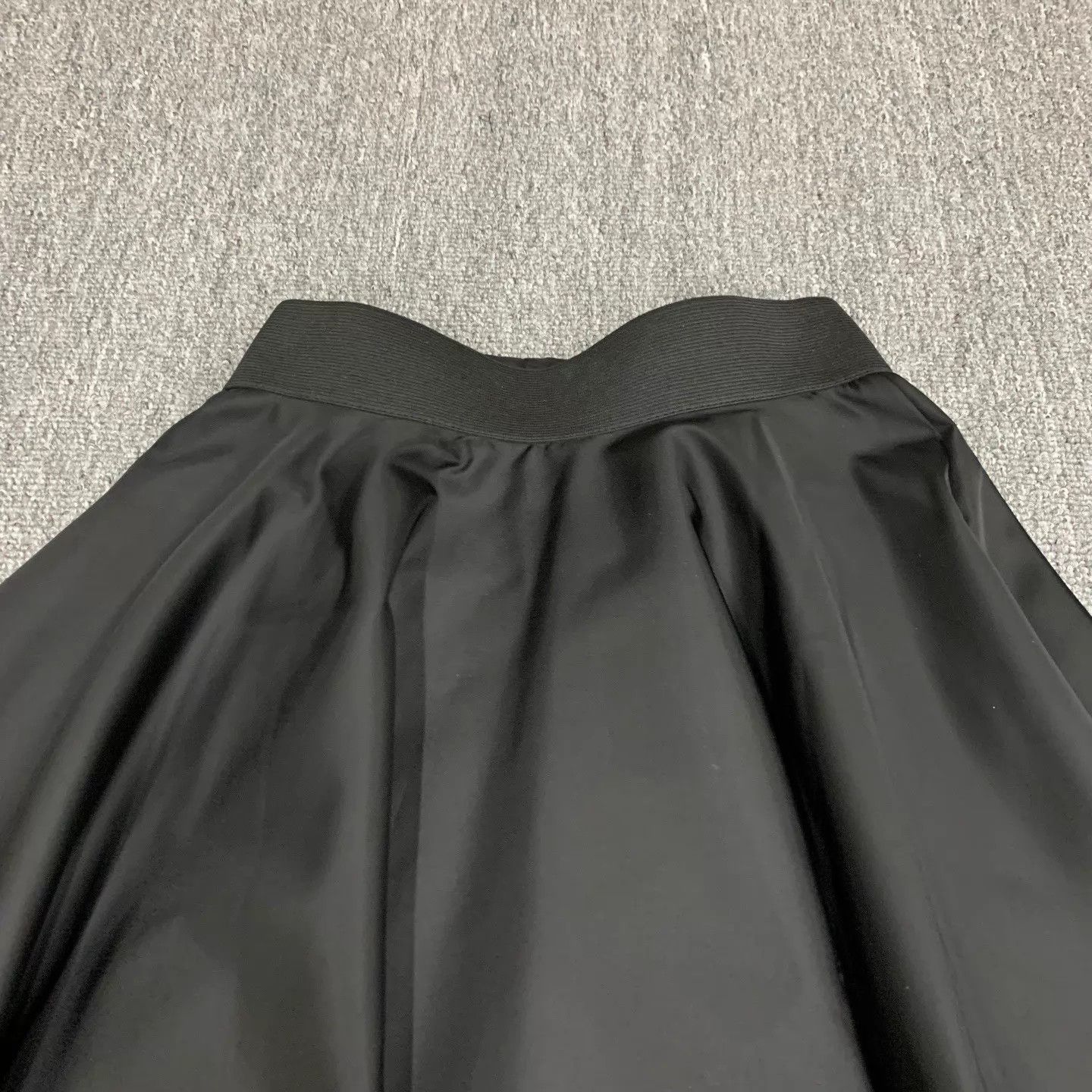 Prada Prada women's black nylon triangle logo skirt Size 25" / US 0 / IT 36 - 9 Thumbnail
