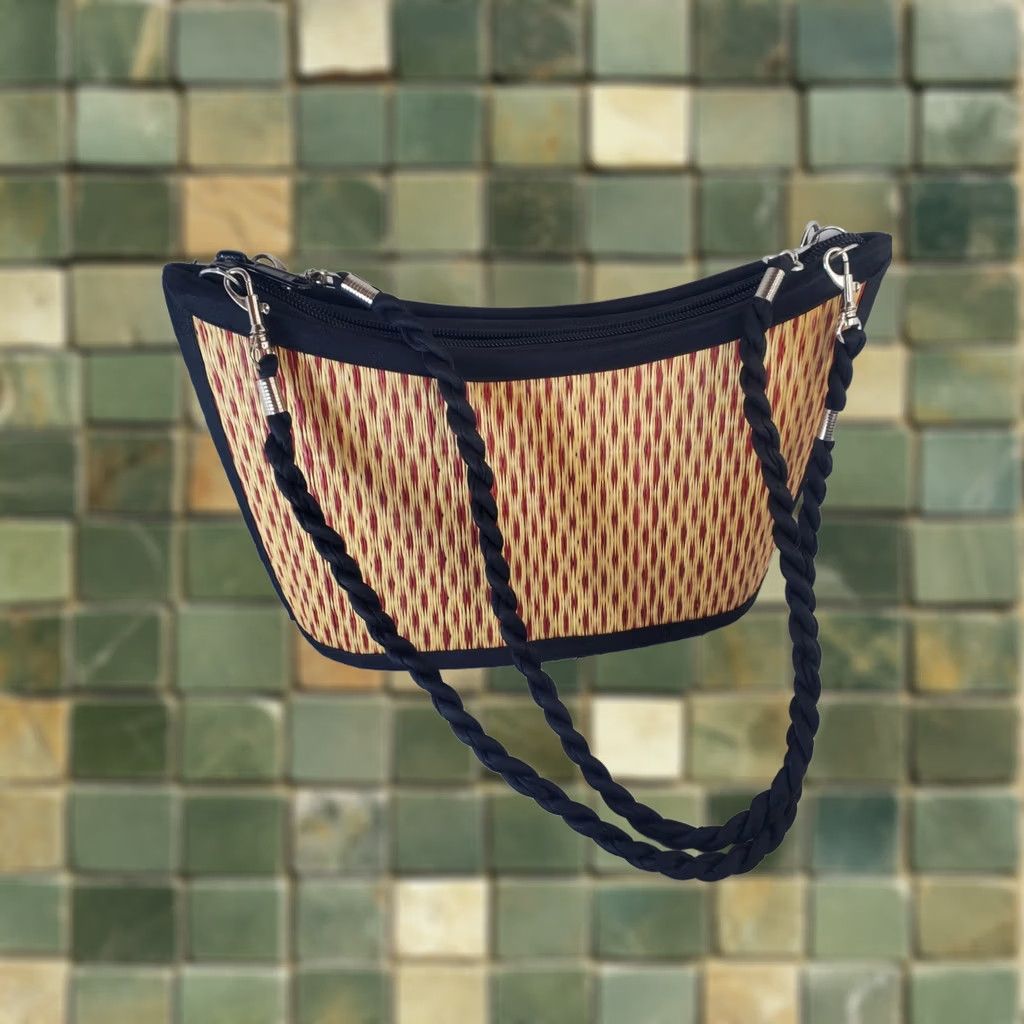 Vintage VINTAGE Handcrafted Straw Purse Kim Ang Tatami Baskets of Cambodia Handbag Small Brown & Black Zipper Shoulder Strap Women Size ONE SIZE - 1 Thumbnail