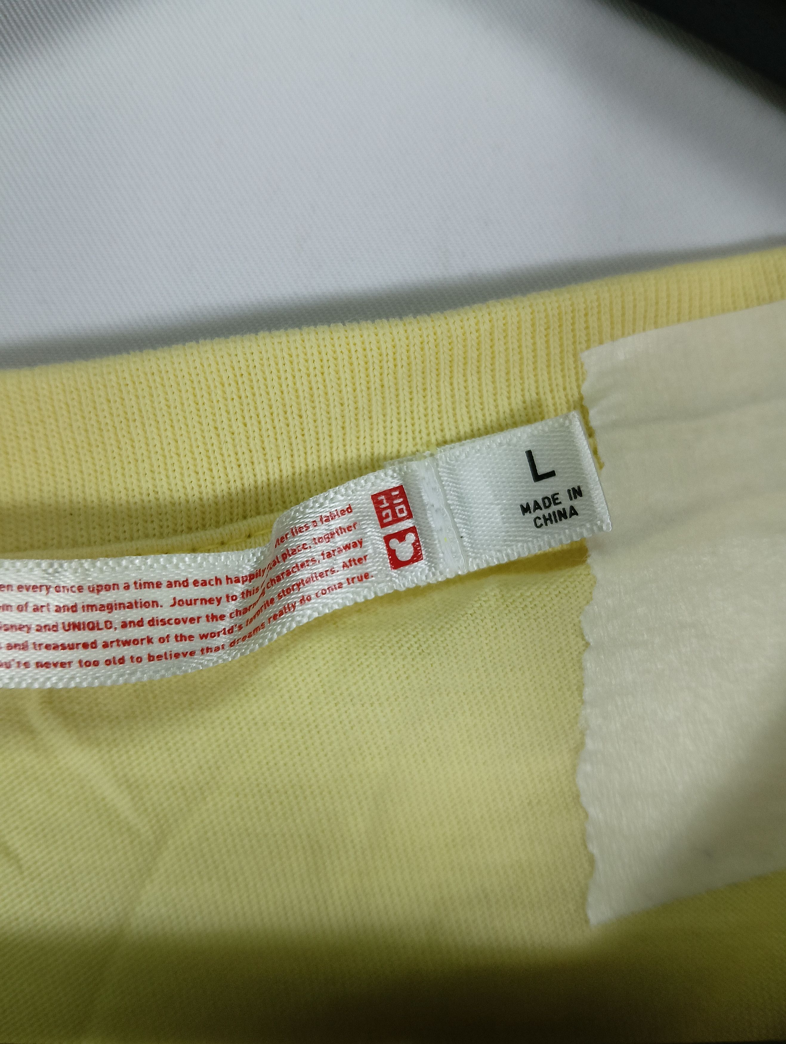 Disney vintage mickey mouse big logo disney uniqlo tee Size US S / EU 44-46 / 1 - 5 Thumbnail