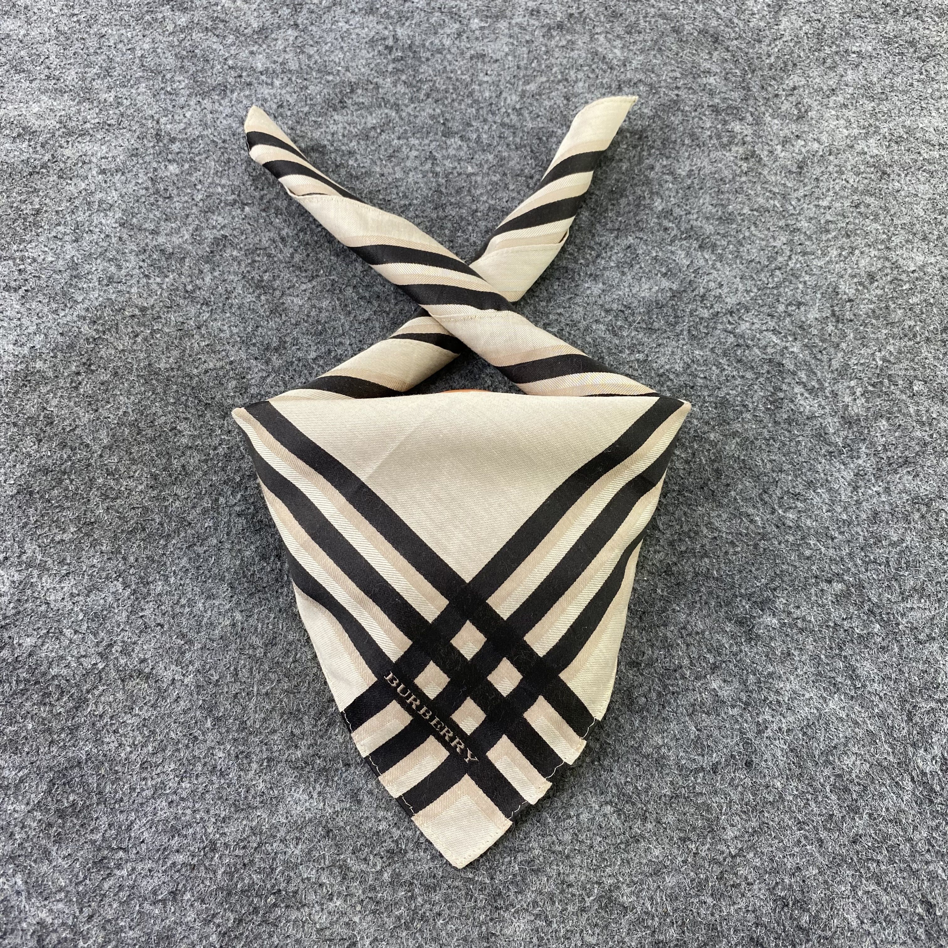 Burberry Burberry Handkerchief / Bandana / Neckerchief-B679 Size ONE SIZE - 2 Thumbnail