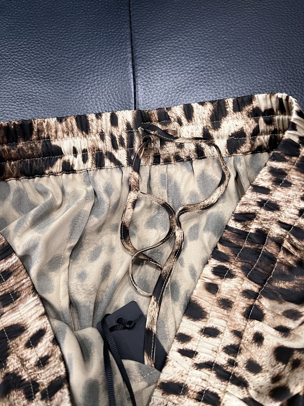 Dolce & Gabbana Dolce & Gabbana by SKIMS FW24 Silk Leopard Print Set Size US M / EU 48-50 / 2 - 15 Thumbnail