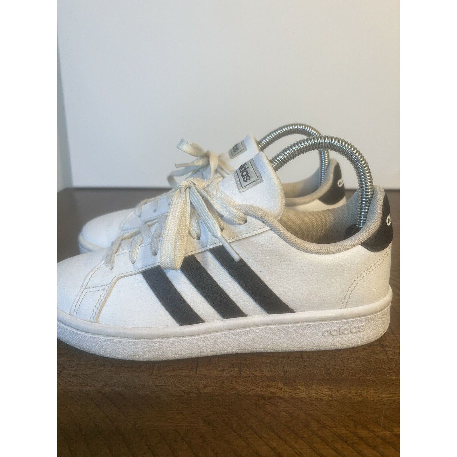 Adidas Adidas Sneakers Women's Size 6 White Black Athletic Shoes Size US 6 / IT 36 - 4 Thumbnail