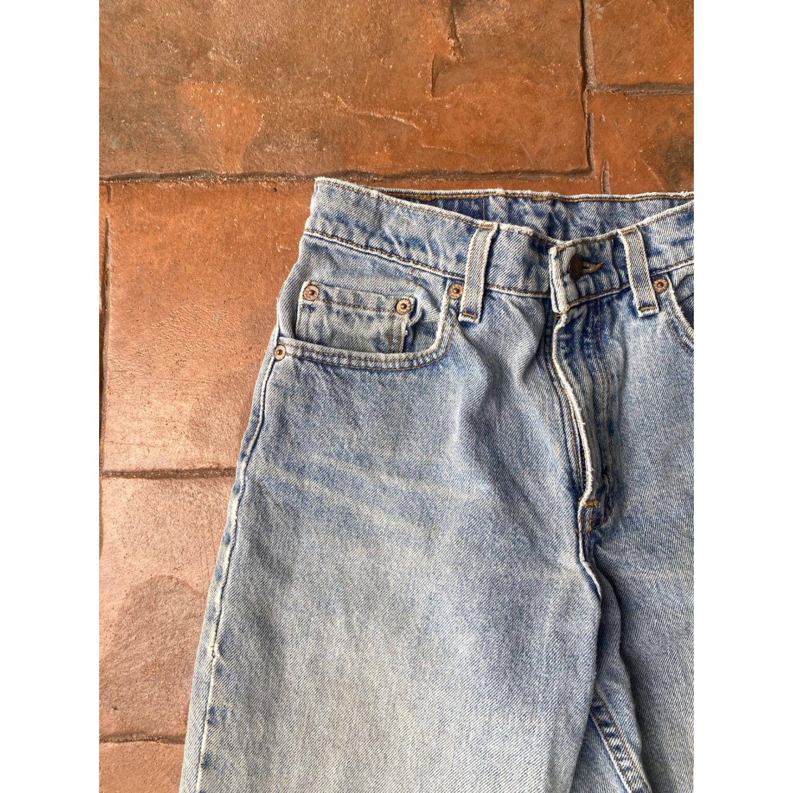 Levi's VINTAGE Levi's 550 Jeans Women's Junior 3 Relaxed Tapered USA Denim Blue 90s Y2K 5-Pocket Womens Jeans Size 26" / US 2 / IT 38 - 4 Thumbnail