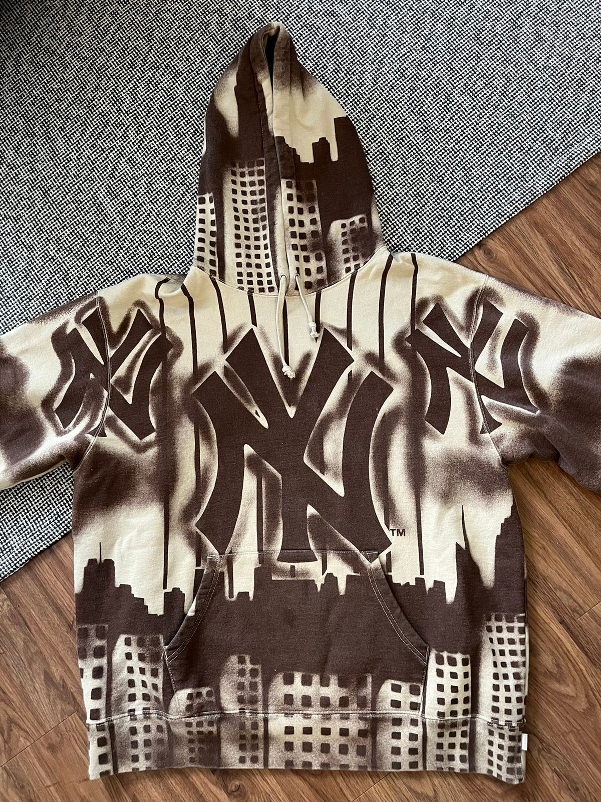Pre-owned Supreme X New York Yankees Airbrush Hoodie Brown Size Large