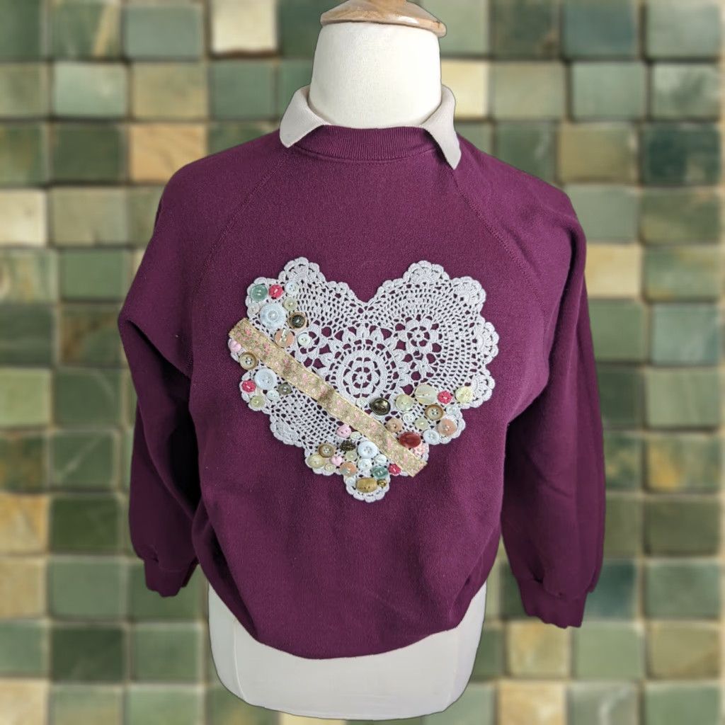 Vintage VINTAGE 90s Raglan XL Collared Sweatshirt Hearts Button Lace USA Made Grandma Size XL / US 12-14 / IT 48-50 - 1 Thumbnail