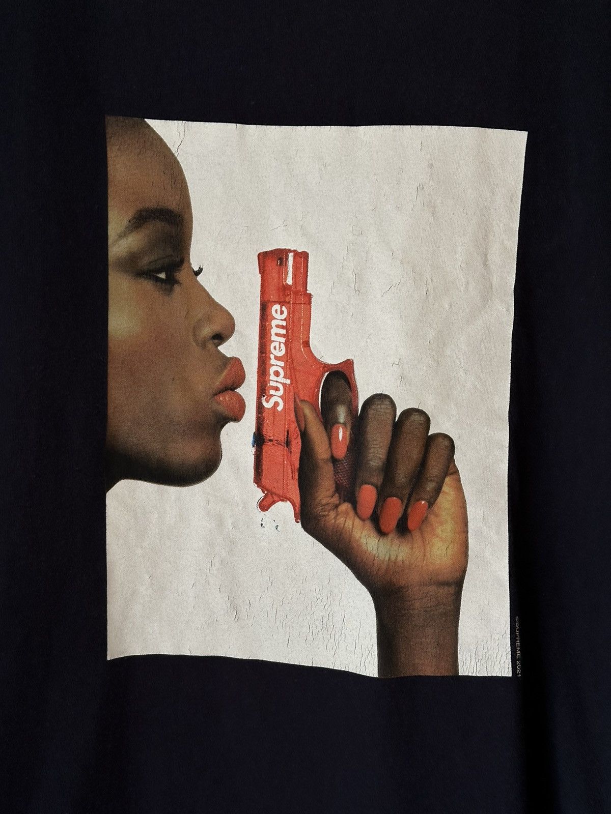 Supreme Supreme Water Pistol Tee Size US XL / EU 56 / 4 - 2 Thumbnail