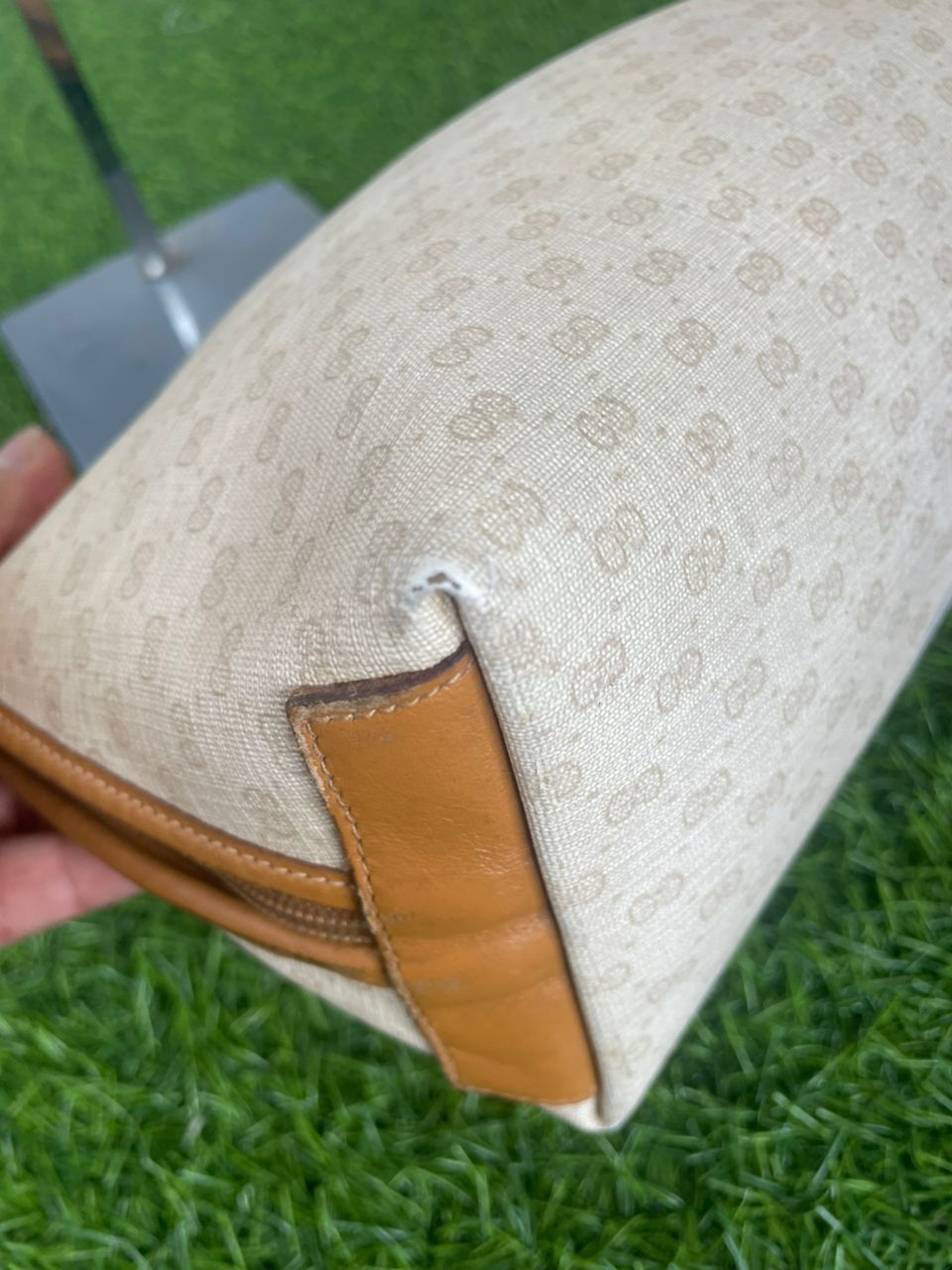 Gucci Authentic Vintage Gucci GG Monogram White Clutch Size ONE SIZE - 7 Thumbnail