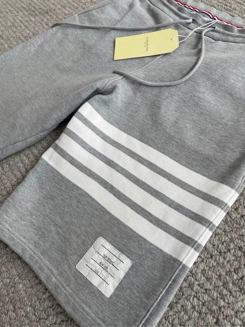 Thom Browne Thom Browne size2 Classic grey shorts Size US 26 / EU 42 - 6 Thumbnail