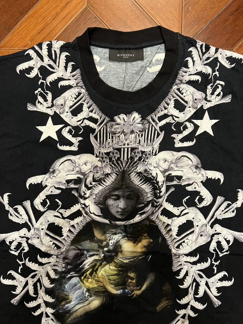 Givenchy Givenchy Oversized short-sleeved T-shirt with Notre-Dame p Size US XS / EU 42 / 0 - 3 Thumbnail