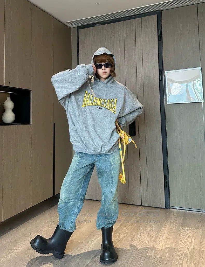 Balenciaga Balenciaga Yellow lettered hooded sweatshirt Size US XS / EU 42 / 0 - 4 Thumbnail