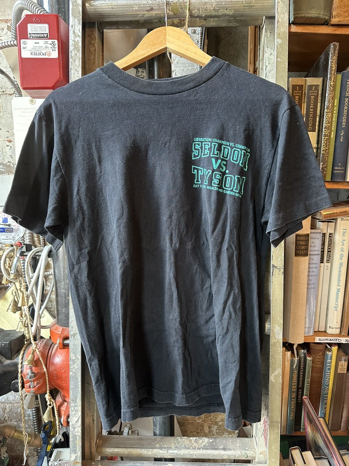 Vintage VTG Mike Tyson Seldon Fight 1995 Medium T-Shirt Rap Tee Size US M / EU 48-50 / 2 - 2 Thumbnail