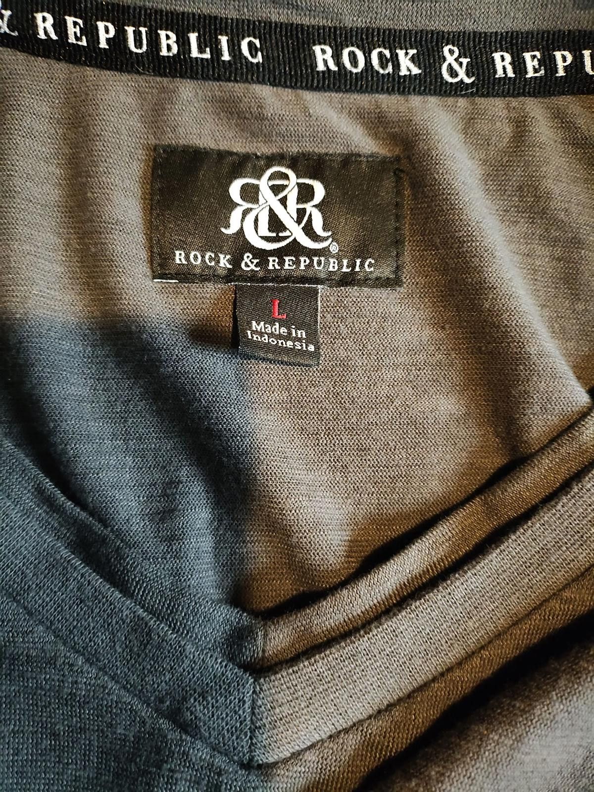 Rock & Republic Rock & Republic Men's Gray V-Neck Activewear T-Shirt Size US M / EU 48-50 / 2 - 7 Thumbnail