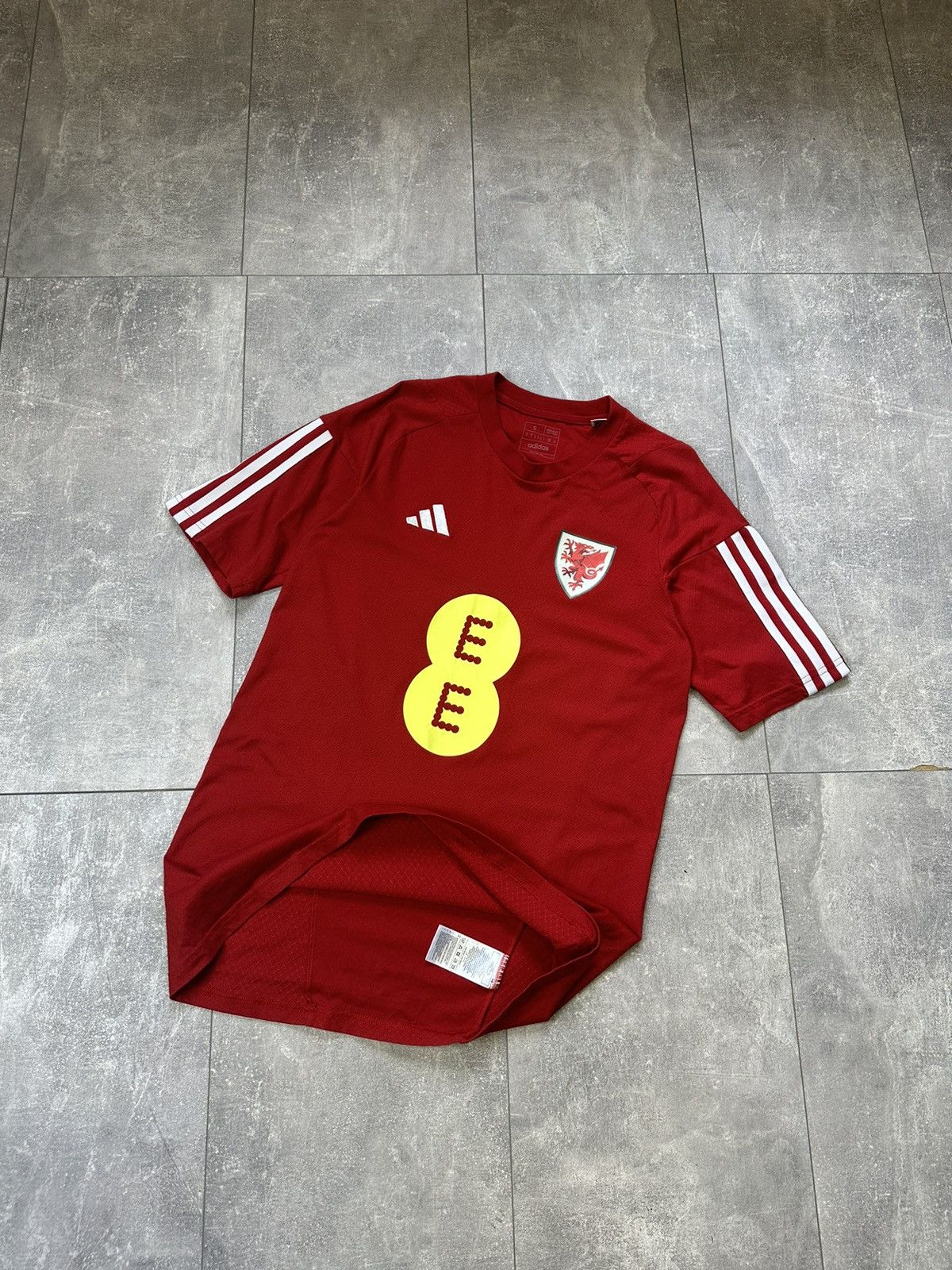Vintage Men’s Adidas Wales home soccer Jersey Size US S / EU 44-46 / 1 - 11 Thumbnail