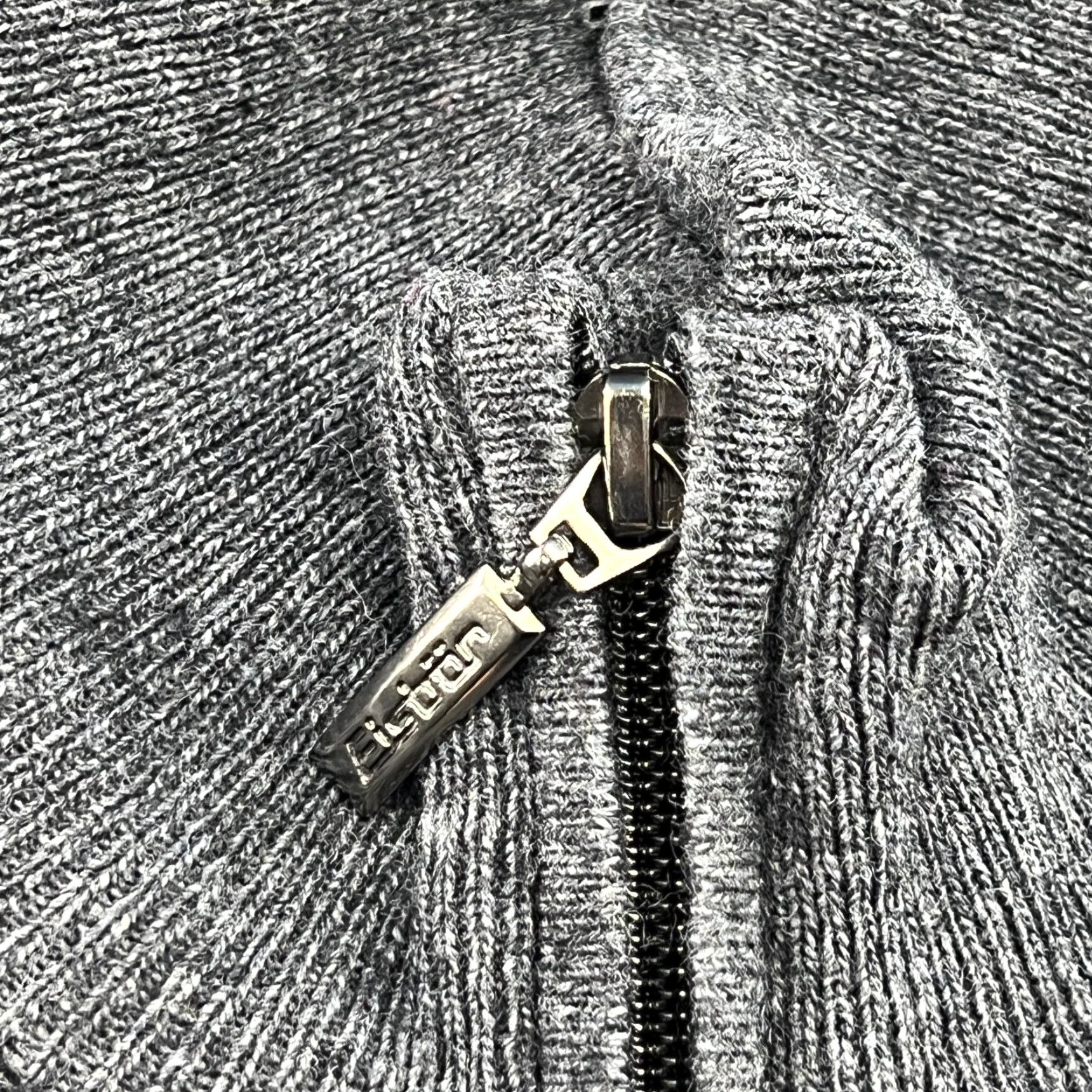 Vintage Eisbar Sweater Mens Size 50 Gray Full Zip Wool Cashmere Viscose Blend Gray Knit Shirt Mens Size 50 Gray Full Zip Wool Cashmere Viscose Knit Size US L / EU 52-54 / 3 - 3 Thumbnail