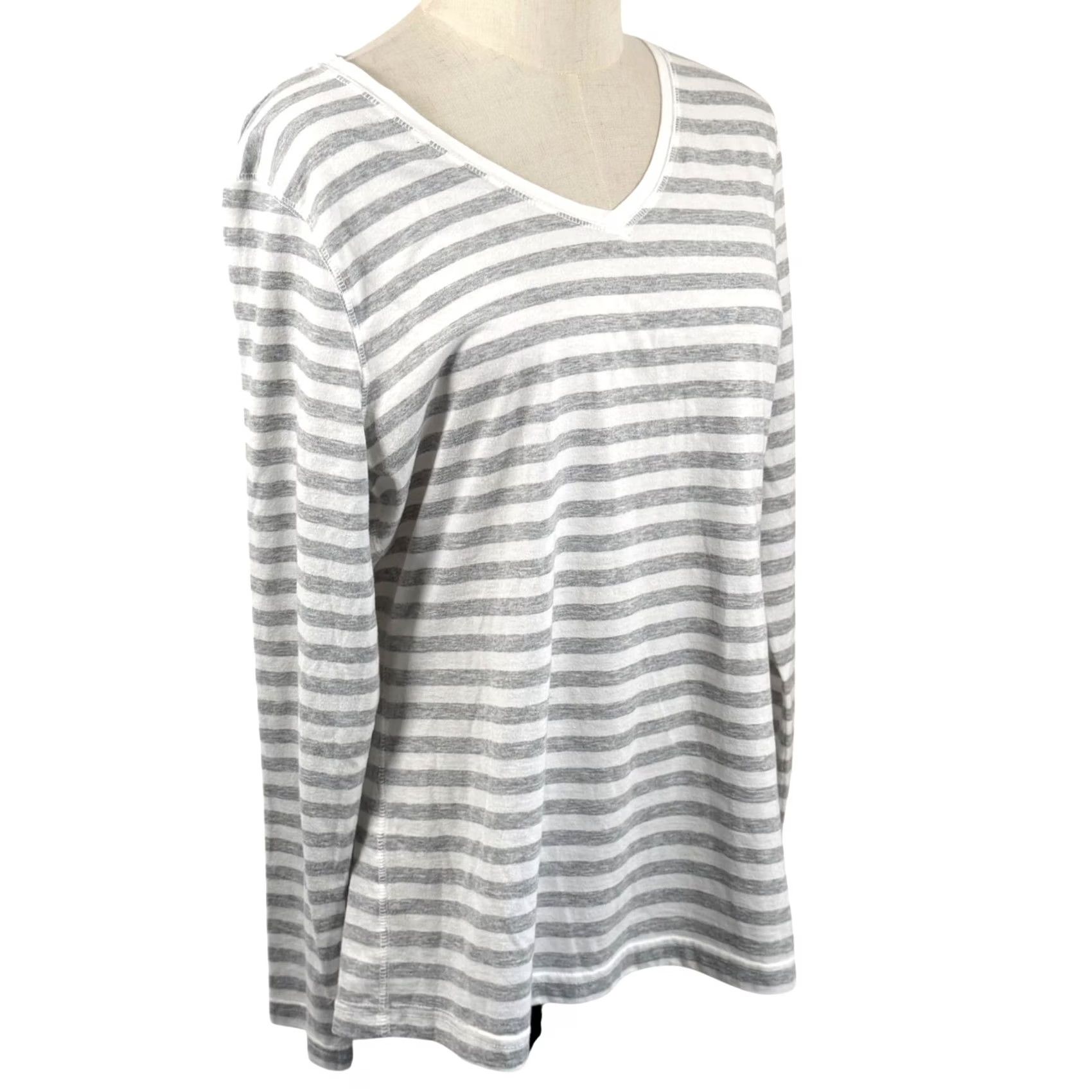 Vintage Danskin Now Active Tee XL Grey White Striped V Neck Long Sleeve Breathable Basic Size XL / US 12-14 / IT 48-50 - 4 Thumbnail