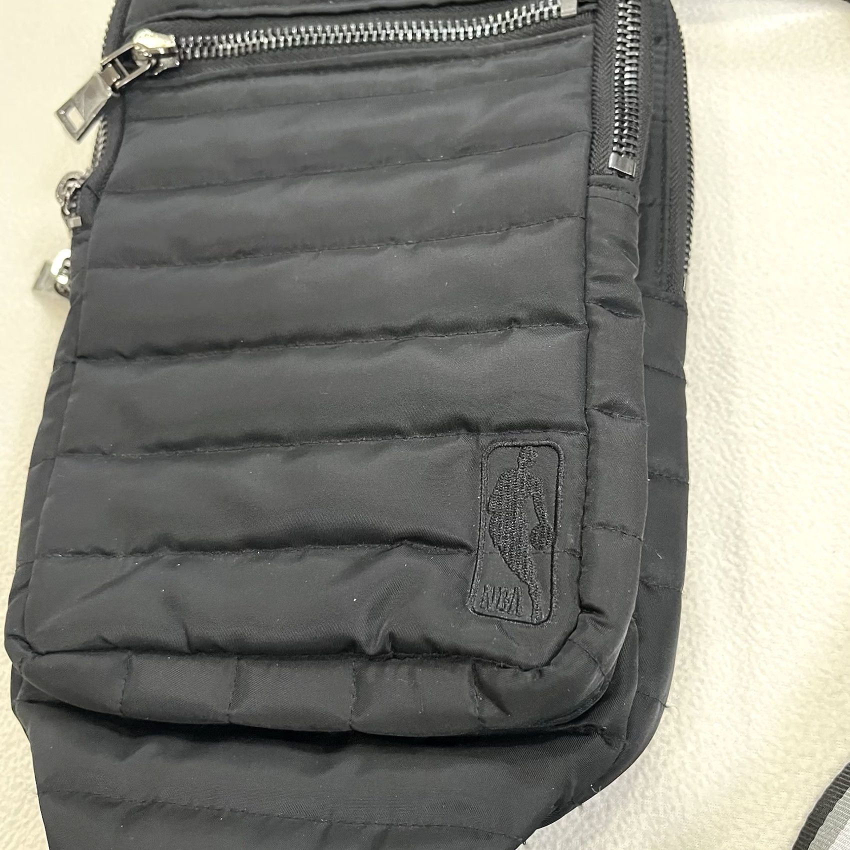 Vintage THINK ROYLN Crossbody Bag Women's Black Polyester Camouflage NBA Logo With Crossbody Style Size ONE SIZE - 3 Thumbnail