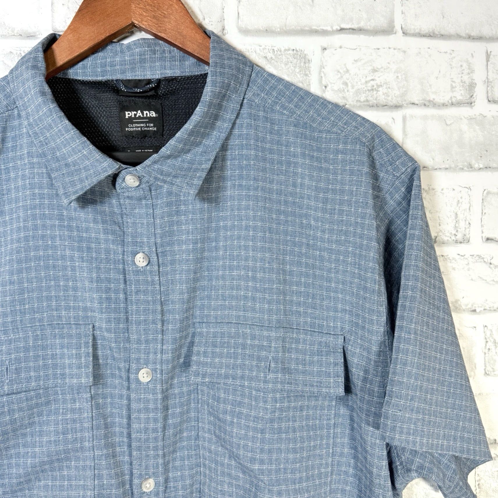 Prana prAna Shirt Blue Checkered Polyester Blend Short Sleeve Button Down Mens Size L Size US 33 - 2 Thumbnail