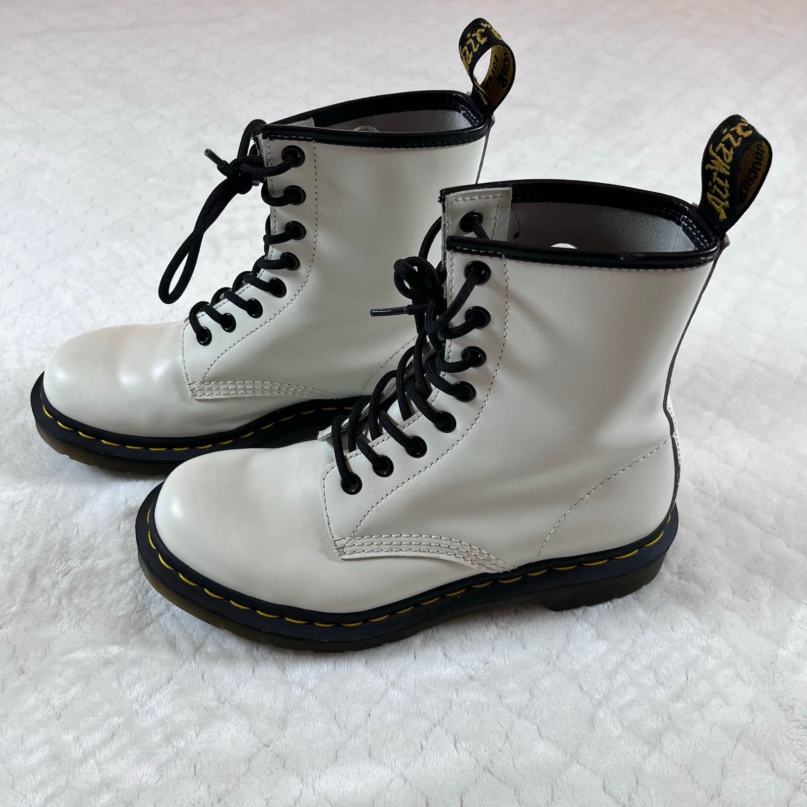 Dr. Martens Dr Martens 11821 White Leather 8 Eye Lace Up Combat Ankle Size US 7 / IT 37 - 2 Thumbnail