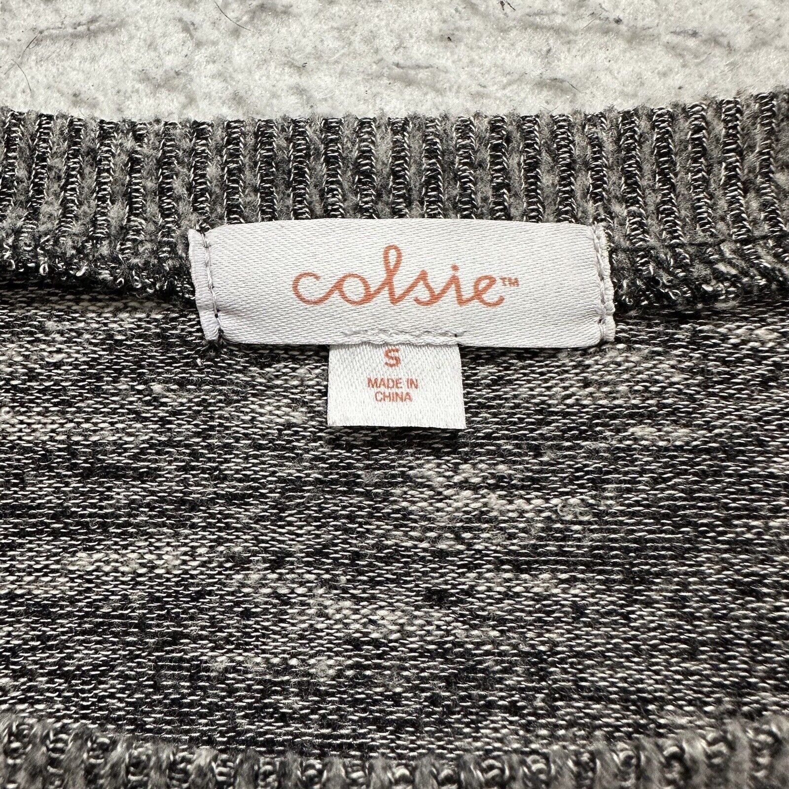 Other Colsie Small Cropped Crewneck Gray Sweatshirt Sweater Size S / US 4 / IT 40 - 3 Thumbnail