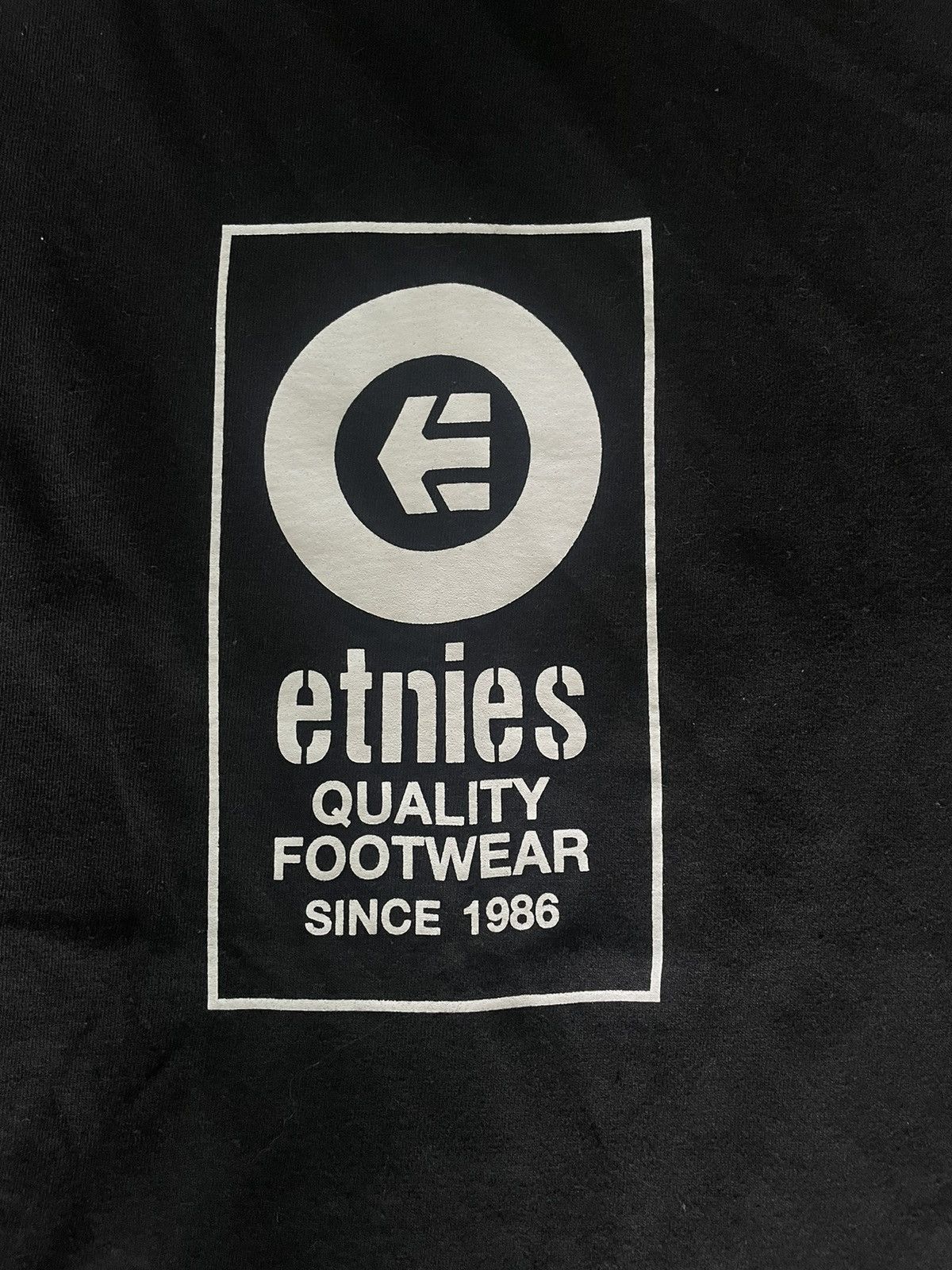 Etnies Vintage Etnies Quality Footwear Skateboard Black T-shirt Size US L / EU 52-54 / 3 - 2 Thumbnail