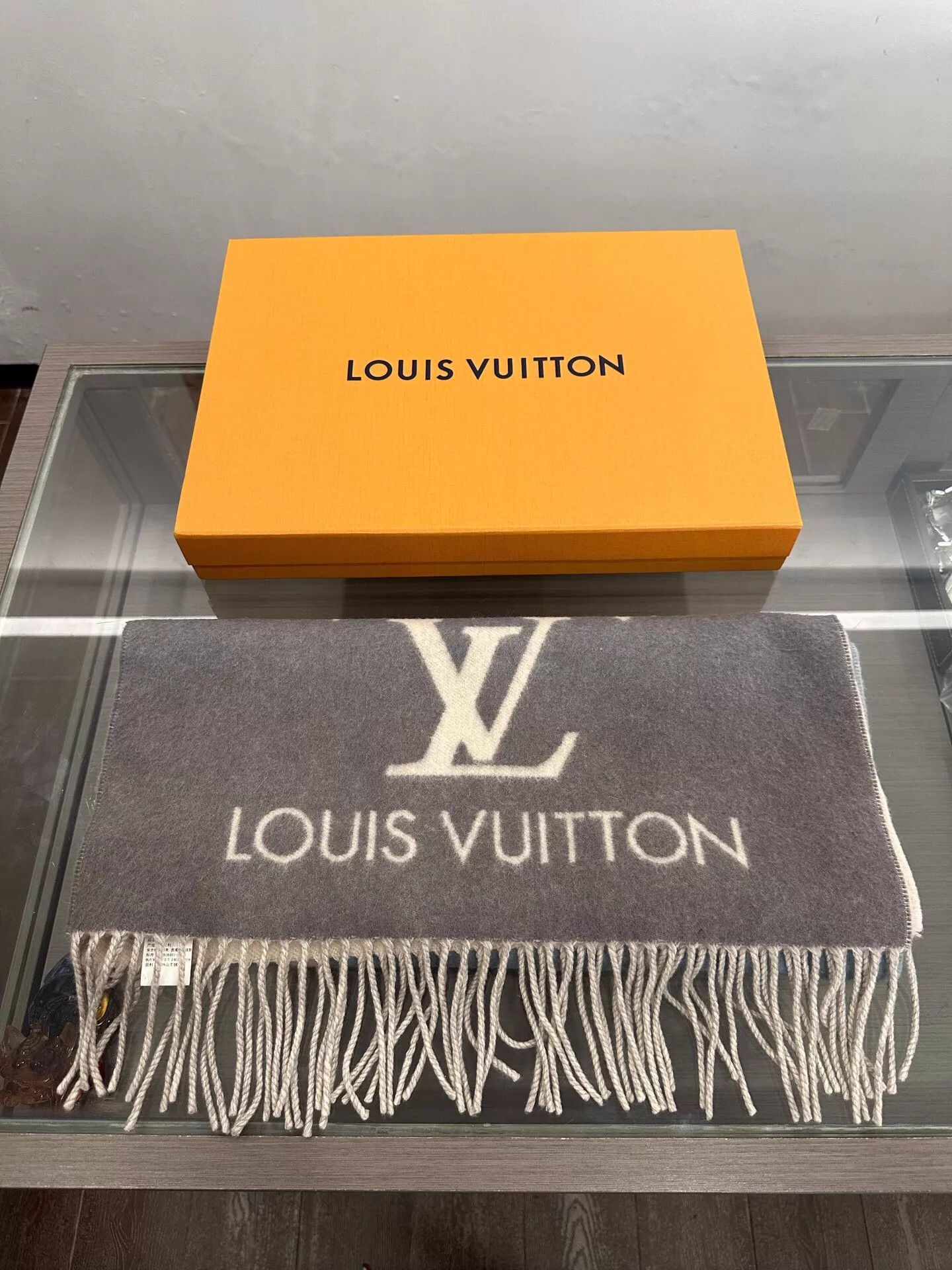 Louis Vuitton LV Reykjavik Gradient Scarf Pink Blue Gray Gradient 45x170cm Size ONE SIZE - 3 Thumbnail