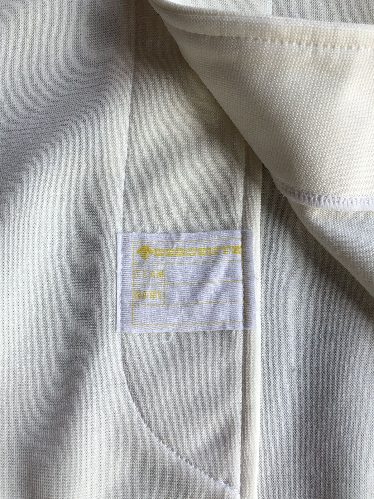 Vintage Vintage Jersey Descente White Jersey Tee Size US M / EU 48-50 / 2 - 9 Thumbnail