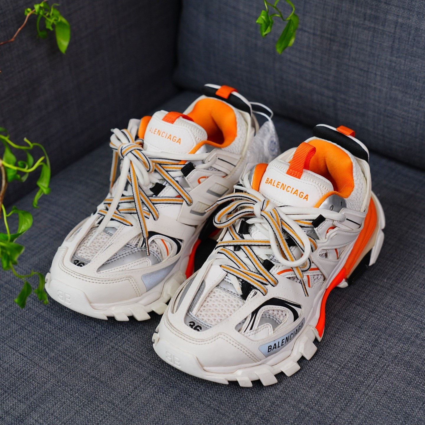 Balenciaga Balenciaga White Lowtop Sneakers us_6 Women Size US 6 / IT 36 - 1 Thumbnail
