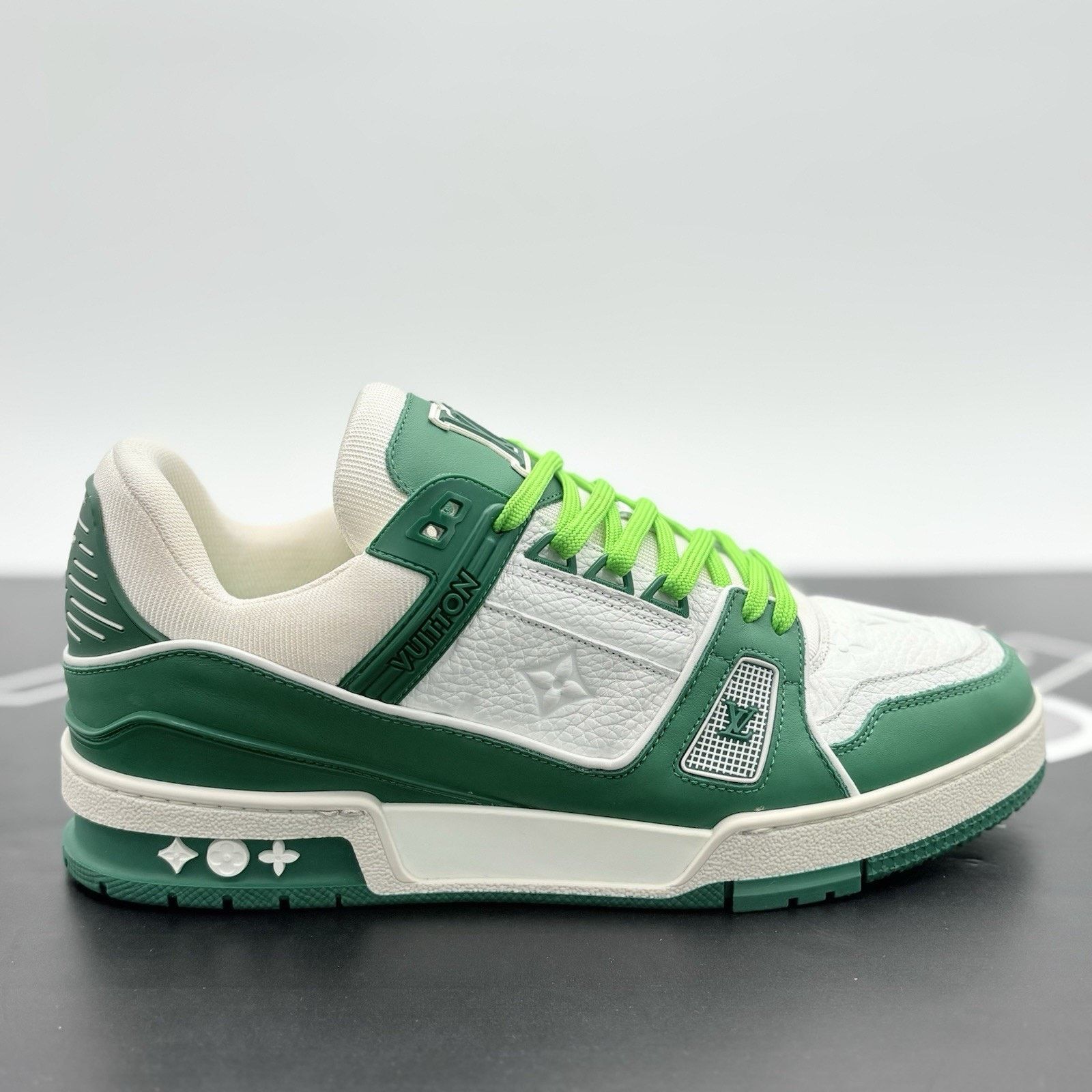 Louis Vuitton (8-8.5 US) Louis Vuitton LV Trainer ' Green ' | EXCELLENT! Size US 8 / EU 41 - 2 Thumbnail