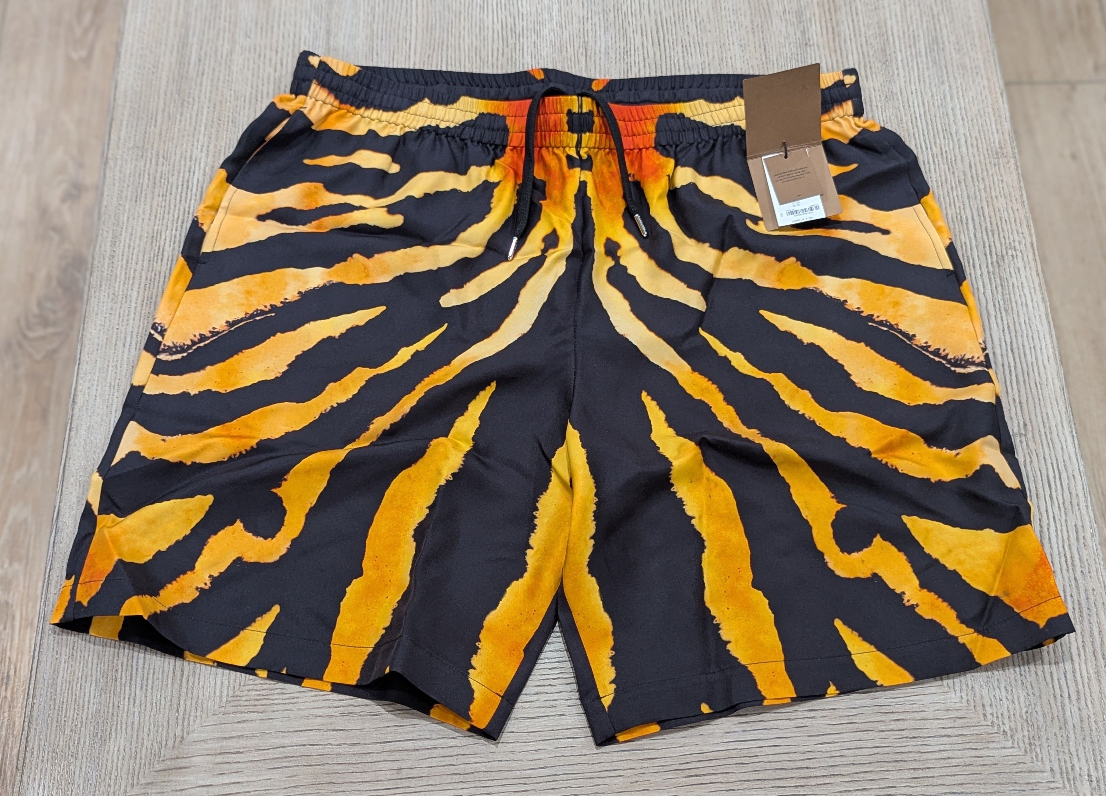 Burberry Burberry Animal Print Silk Shorts Orange Medium Size US 32 / EU 48 - 1 Thumbnail