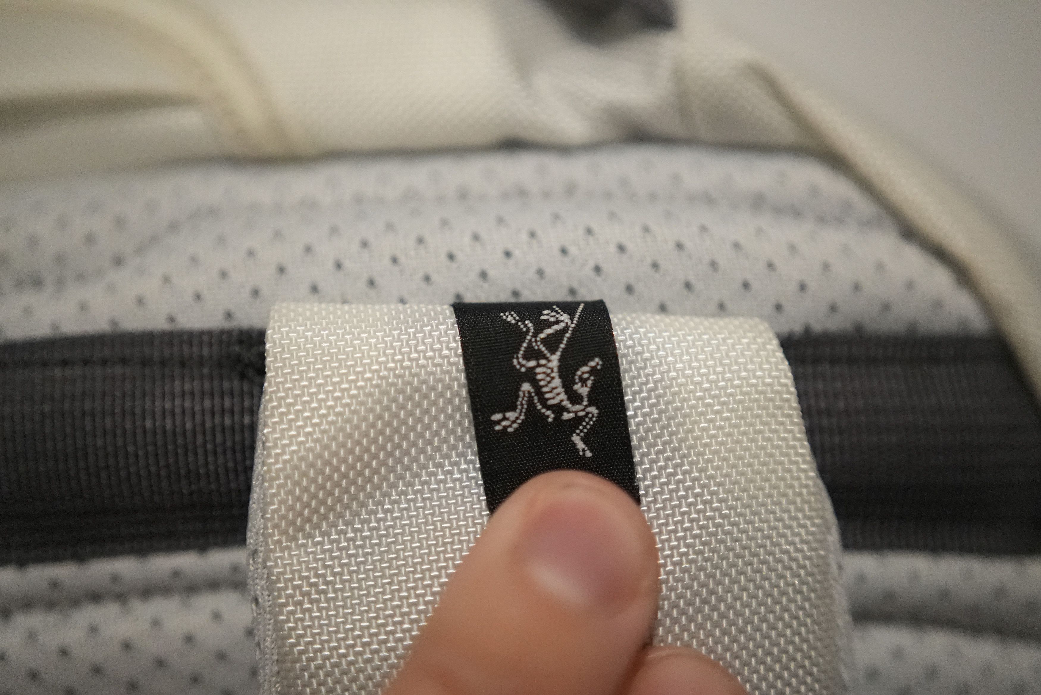Arc'teryx × Beams Plus Arc'Teryx BEAMS Plus Mantis 26L Backpack (White) Size 26 - 8 Thumbnail