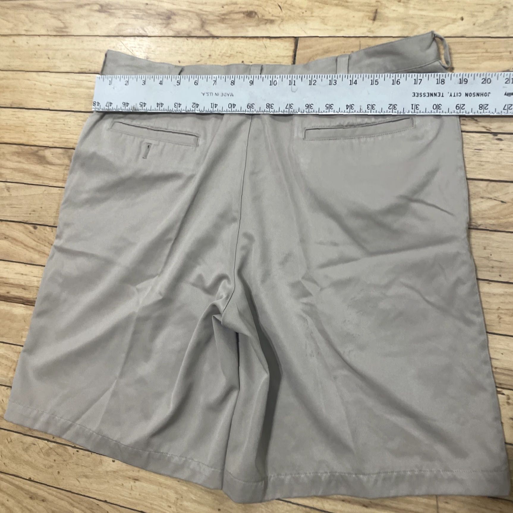 Nike VINTAGE Nike GOLF Pleated Shorts Men 36 Beige 90s Chino FitDry Active Moisture Wicking Casual Short Nike logo 36x9 Mens Size US 36 / EU 52 - 7 Thumbnail