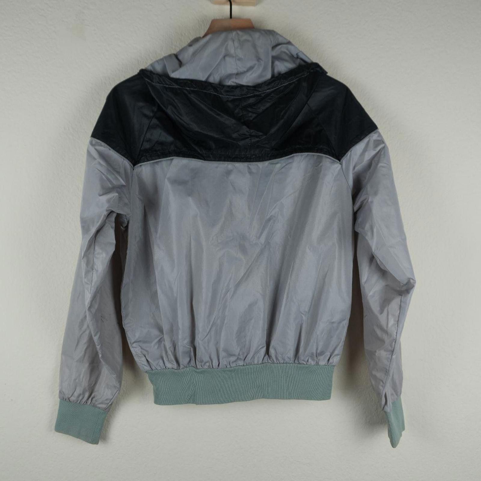 Nike Nike Jacket Men's S Black Grey Vintage 90's Windbreaker Size US S / EU 44-46 / 1 - 5 Thumbnail