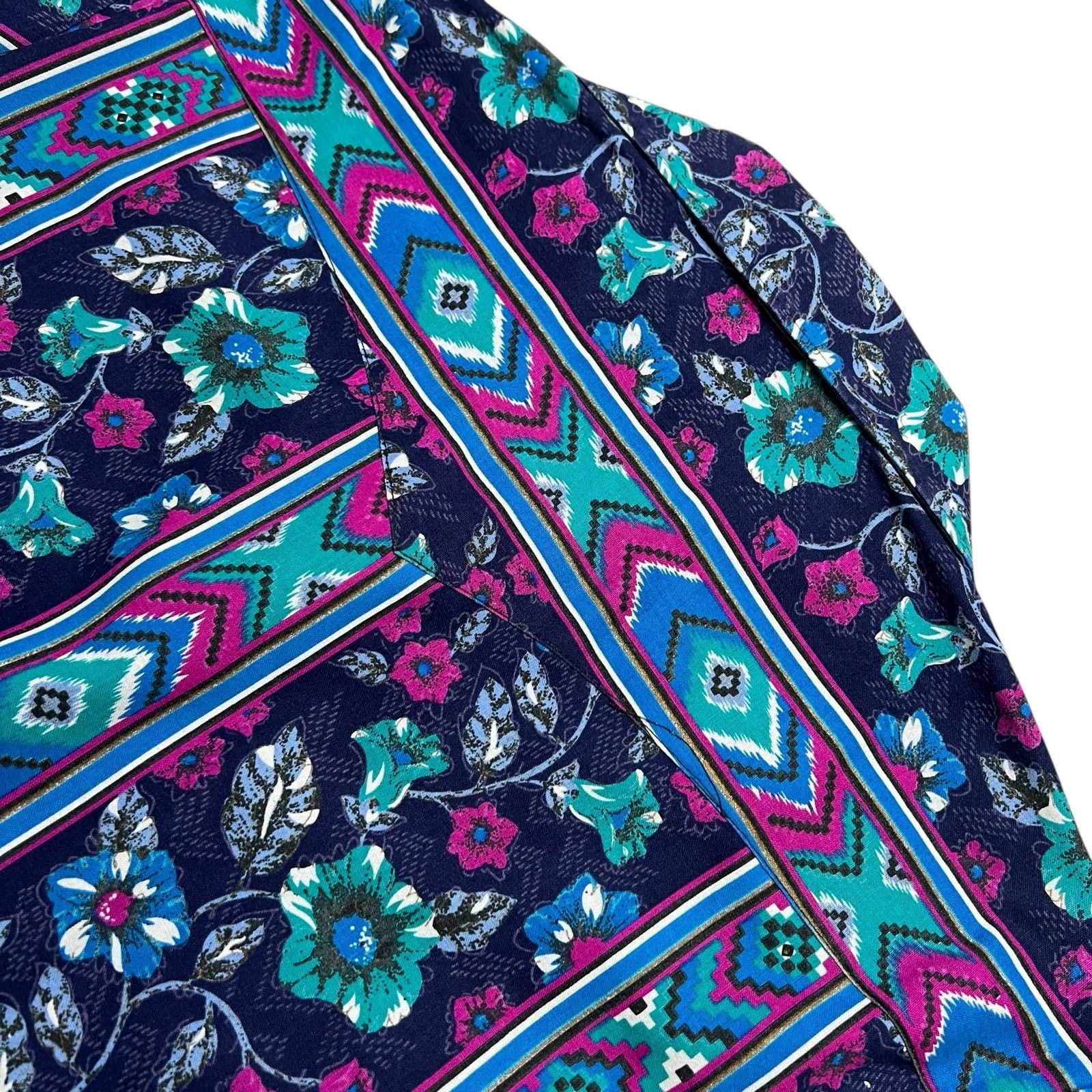 Wrangler Vintage Wrangler Western Shirt Floral Aztec Stripe size L Size US L / EU 52-54 / 3 - 9 Thumbnail