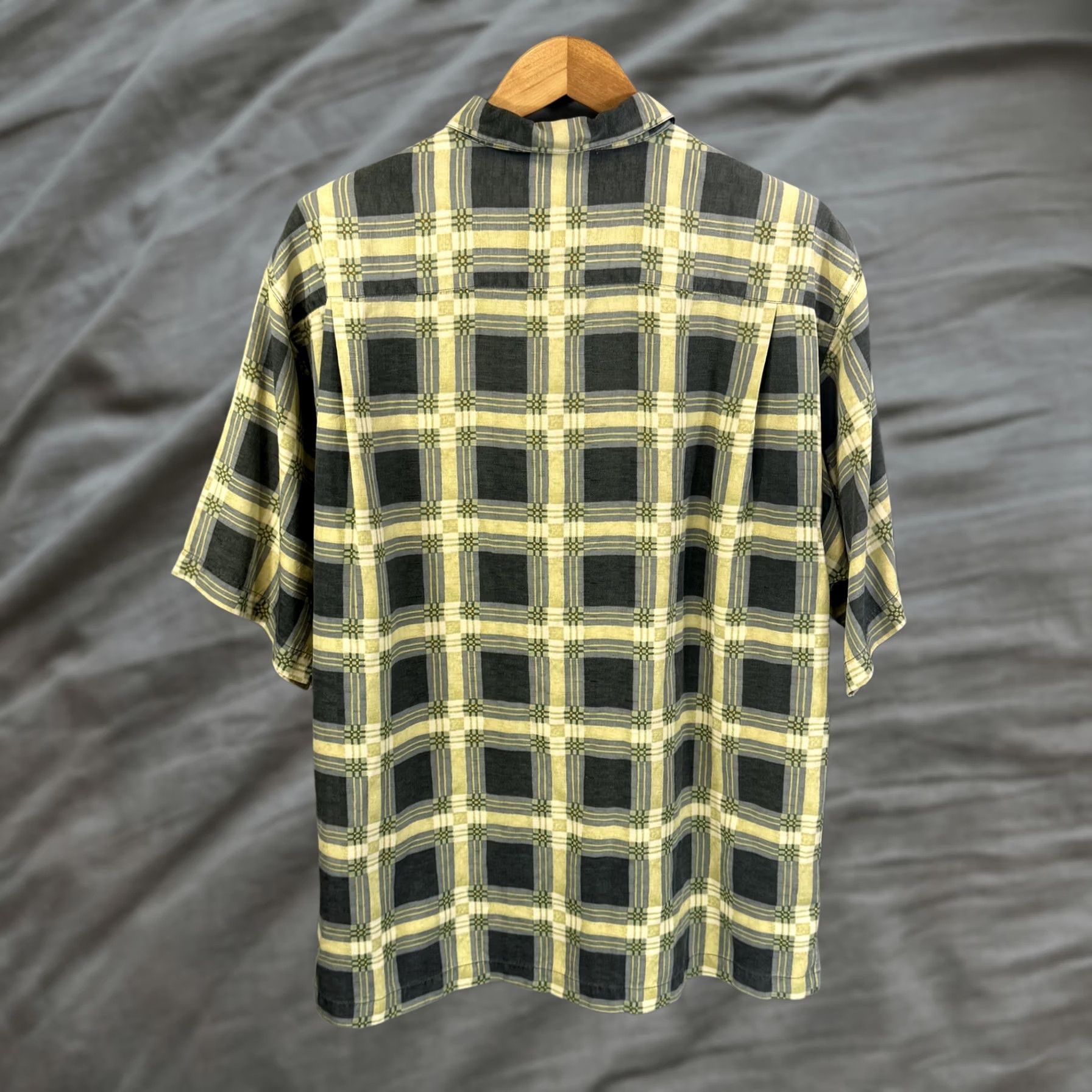 Tommy Bahama Tommy Bahama Shirt Mens XL Plaid Silk Button Up Pocket Casual Short Sleeve Size US L / EU 52-54 / 3 - 1 Thumbnail