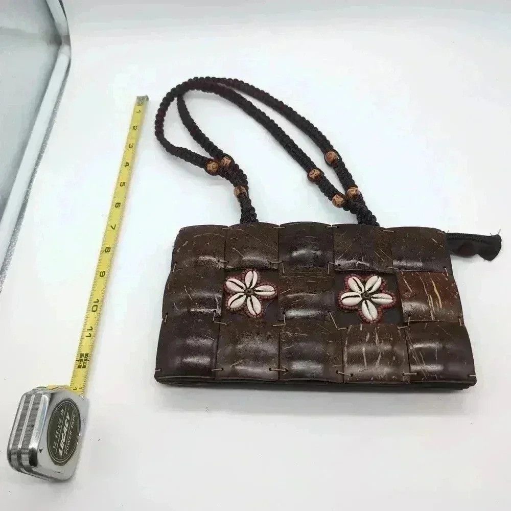 Designer Coco Coconut Shell purse with cowrie shell flowers Size ONE SIZE - 3 Thumbnail