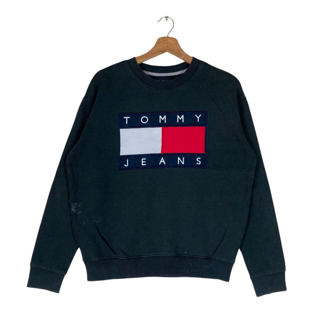 Tommy Hilfiger Vintage Tommy Hilfiger Jeans Big Logo Pullover Jumper Size US S / EU 44-46 / 1 - 1 Thumbnail