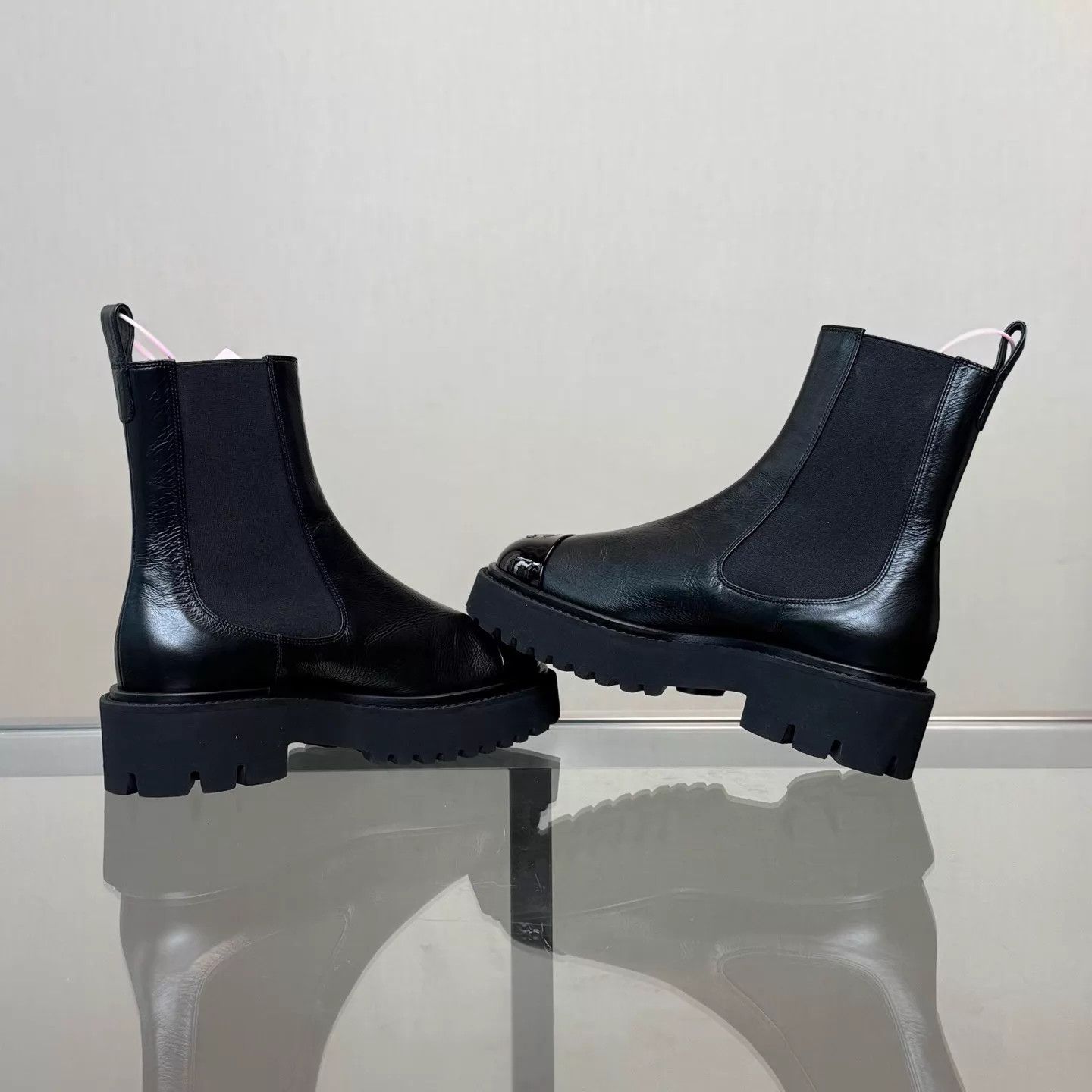 Chanel CHANEL Black Double C Round Toe Chelsea Boots 37 New Unworn Size US 6.5 / IT 36.5 - 6 Thumbnail