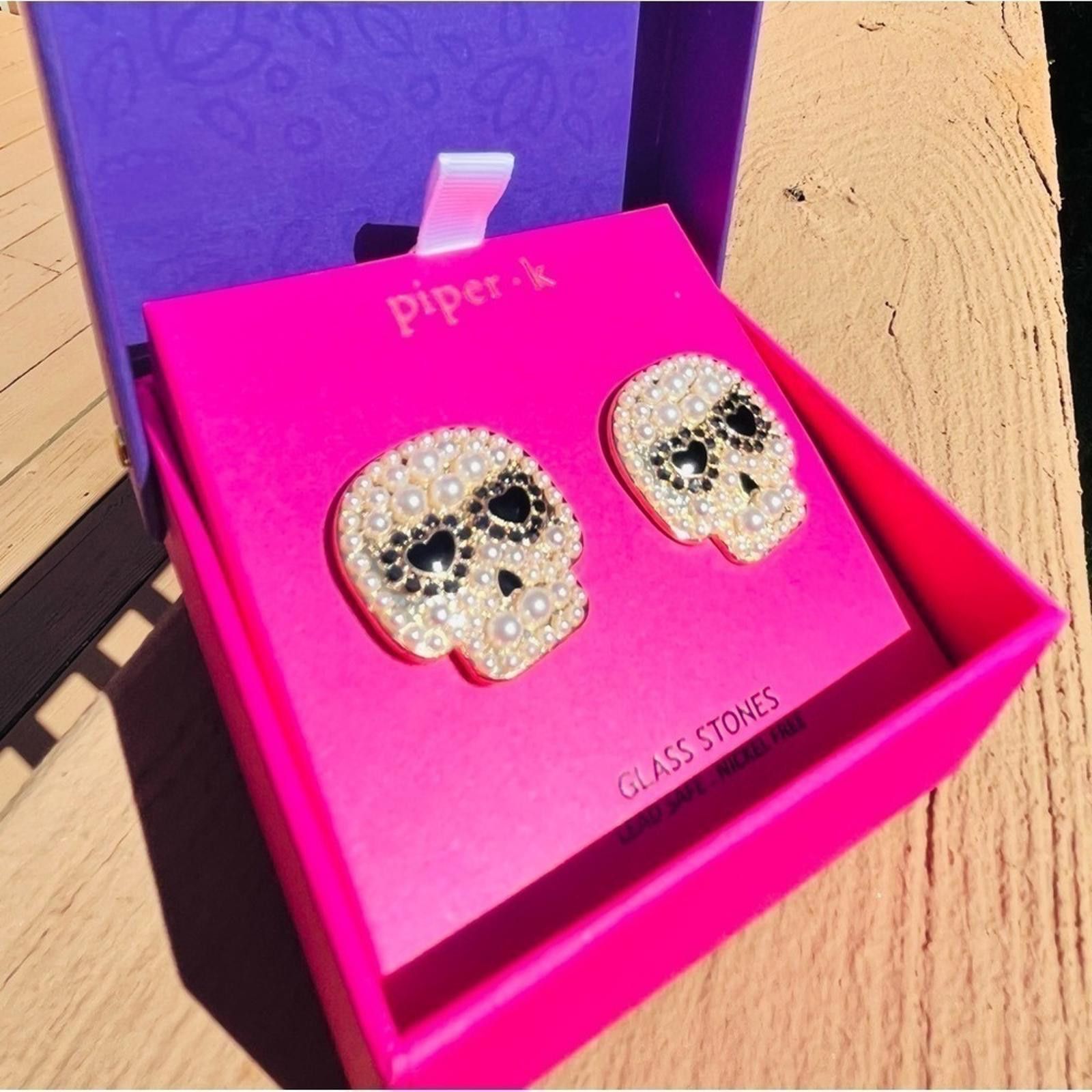 Designer Skull Crystal Earrings NWT Size ONE SIZE - 2 Thumbnail