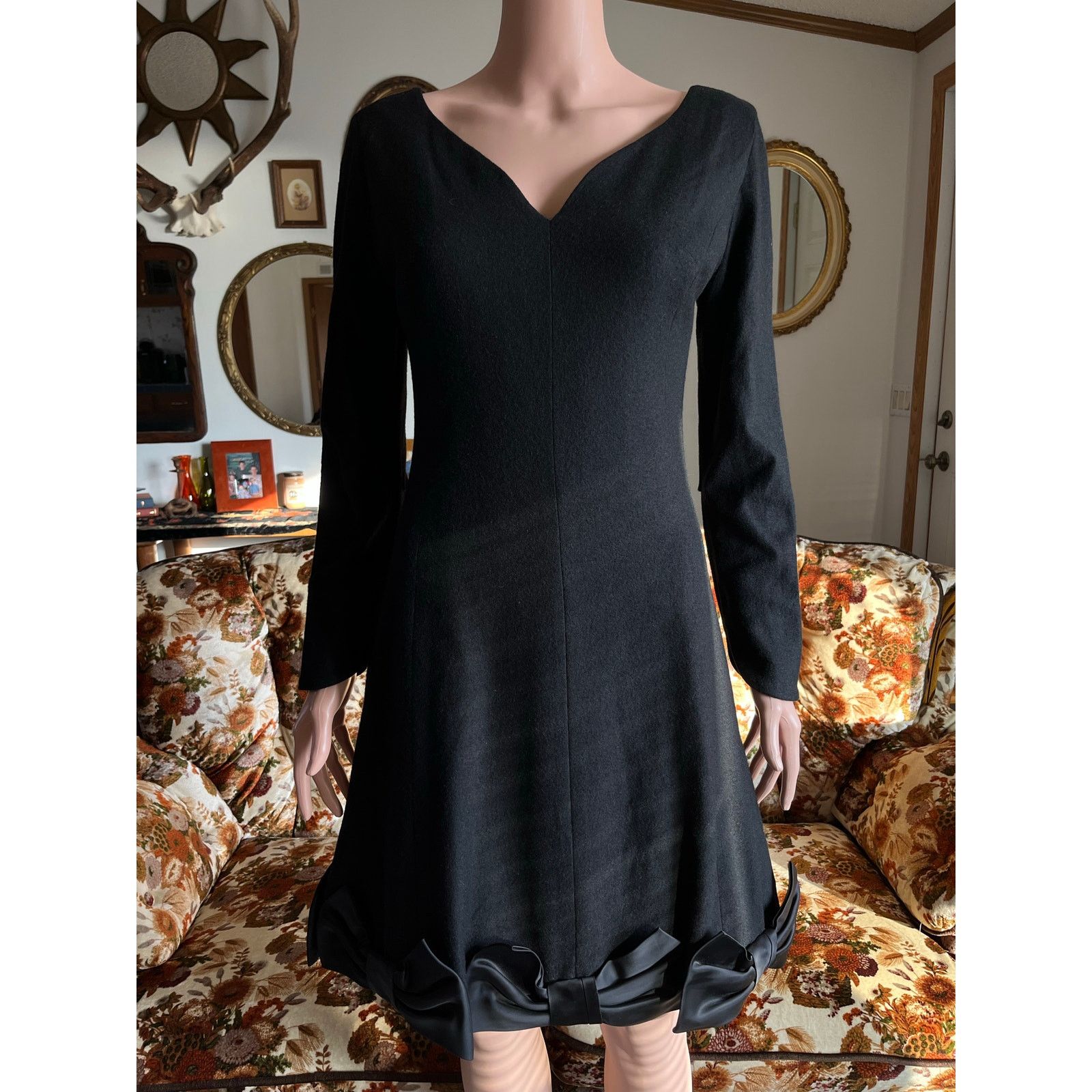 Vintage Vintage 60s black long sleeve mini dress, bow hem detail Size S / US 4 / IT 40 - 1 Thumbnail