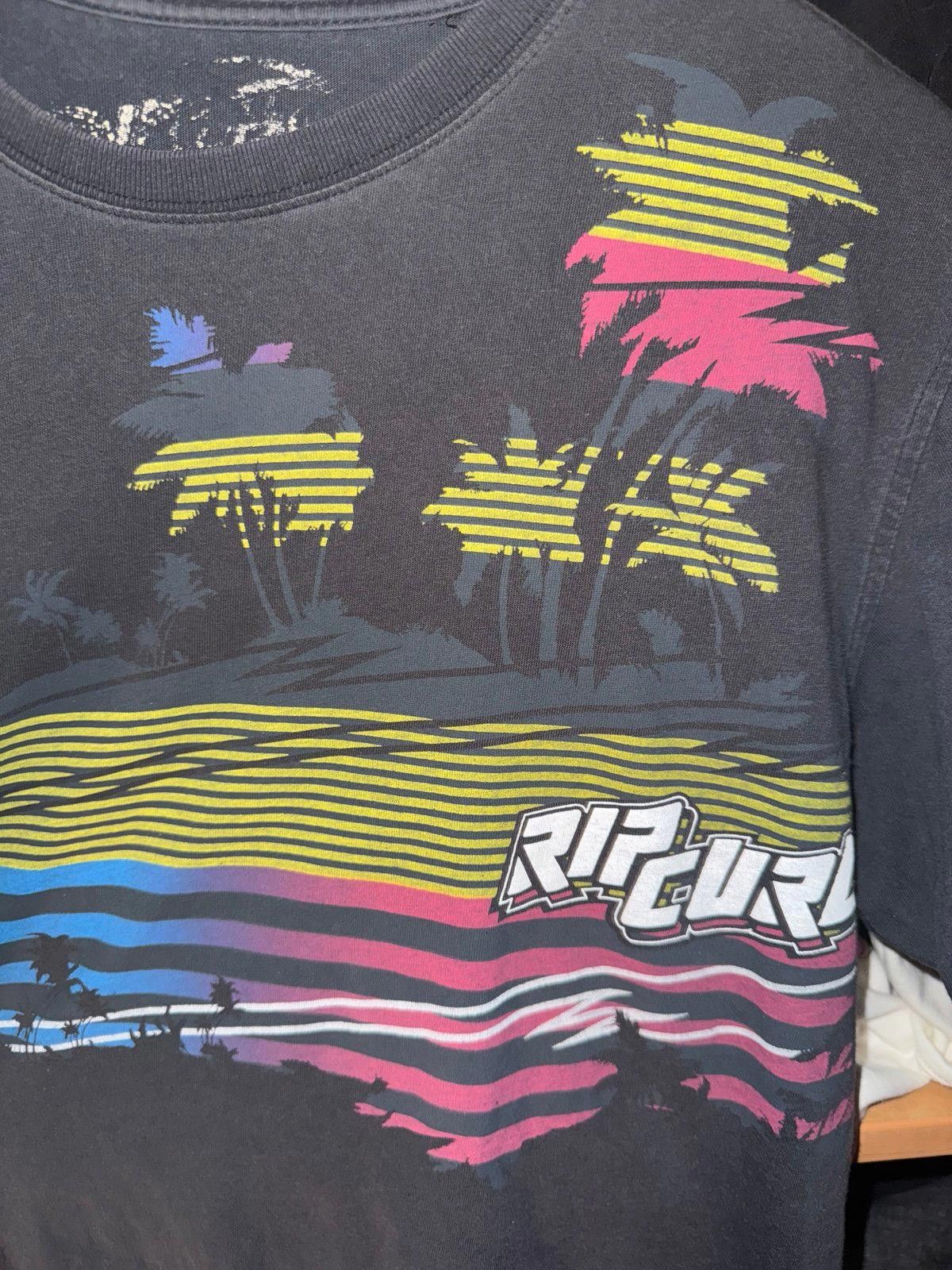 Ripcurl VTG Y2K 90s RipCurl Surfer Beach T-Shirt Rare Colorful Sz L Size US L / EU 52-54 / 3 - 3 Thumbnail