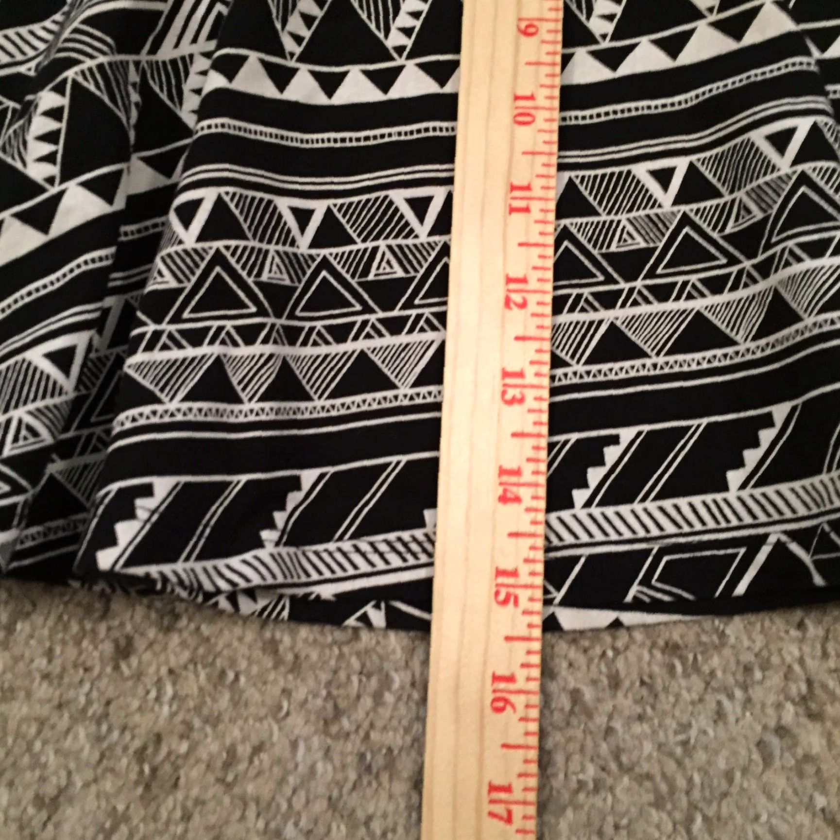 Victoria's Secret Victoria's Secret Skirt Short Black Geometric Pull On Unlined Flare S Women Size 28" / US 6 / IT 42 - 6 Thumbnail