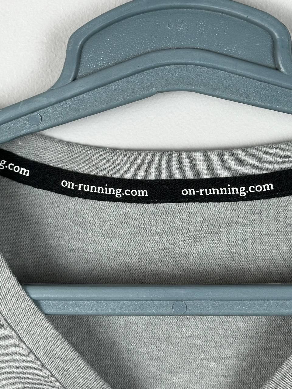 On On Running Performance Grey Sport T Shirt Size L Size US L / EU 52-54 / 3 - 6 Thumbnail
