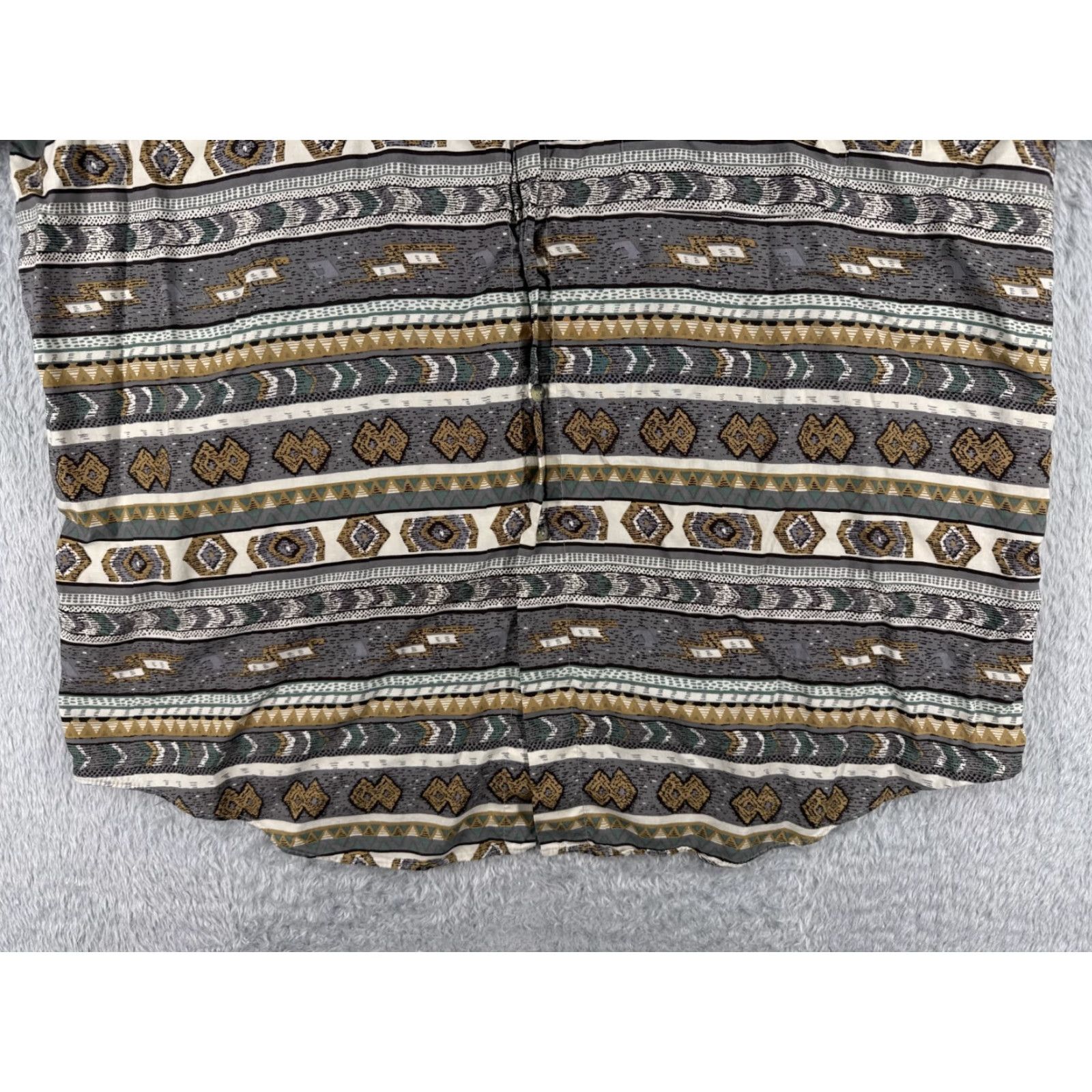Vintage VINTAGE Un tied Button-Up Shirt Mens 2XL Gray Floral Tribal Beach Casual Rayon Size US XXL / EU 58 / 5 - 5 Thumbnail