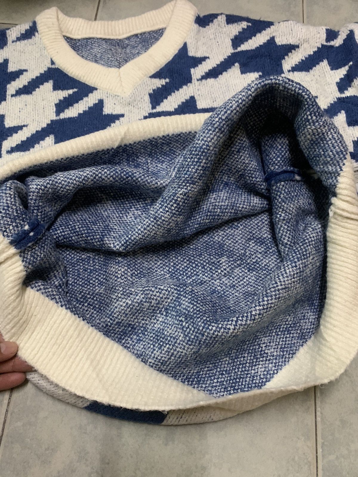Japanese Brand × Vintage Vintage Blue White Knitwear Sweatshirt Nice Colour Size US XL / EU 56 / 4 - 5 Thumbnail