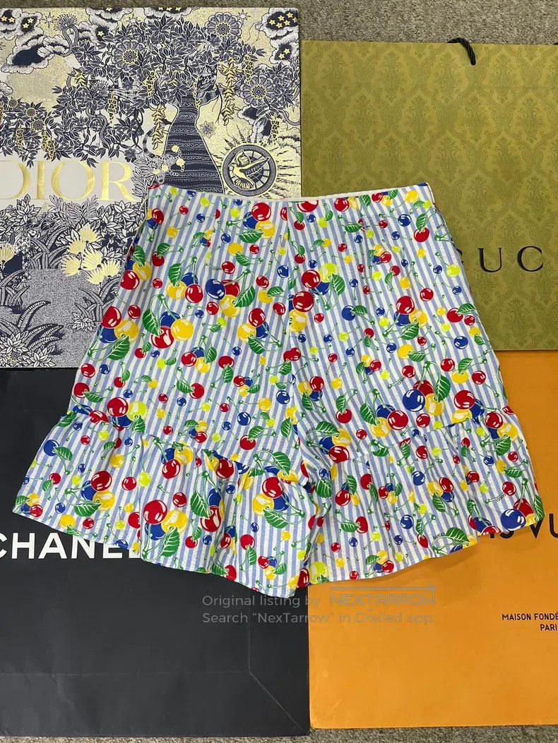 Gucci Gucci Cherry-printed high-waisted shorts Size 27" / US 4 / IT 40 - 1 Thumbnail