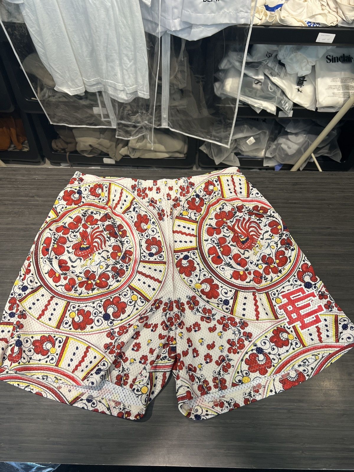 Eric Emanuel Eric Emanuel Basic Shorts Plates Cream Red 2Xl Size US 38 / EU 54 - 1 Thumbnail