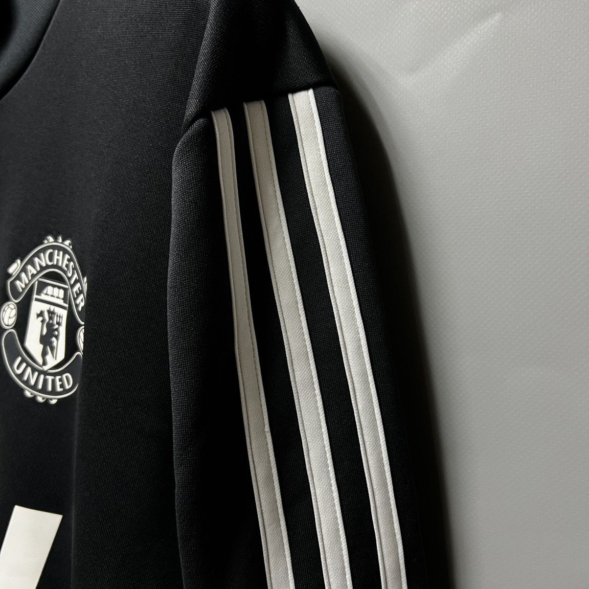 Adidas Adidas MANCHESTER UNITED 17/18 TRAINING SOCCER Sweatshirt Size US M / EU 48-50 / 2 - 9 Thumbnail